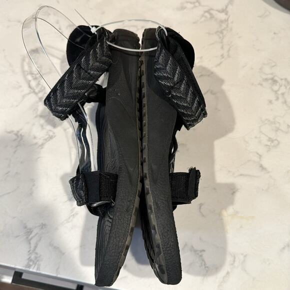 Teva Hurricane Strap Sandals Black Gray Chevron Stripe Gorpcore size 10 main image 11